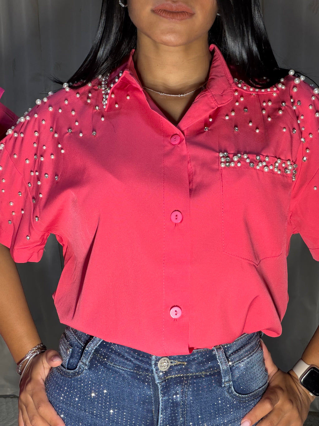 Blusa fuscia con perlas
